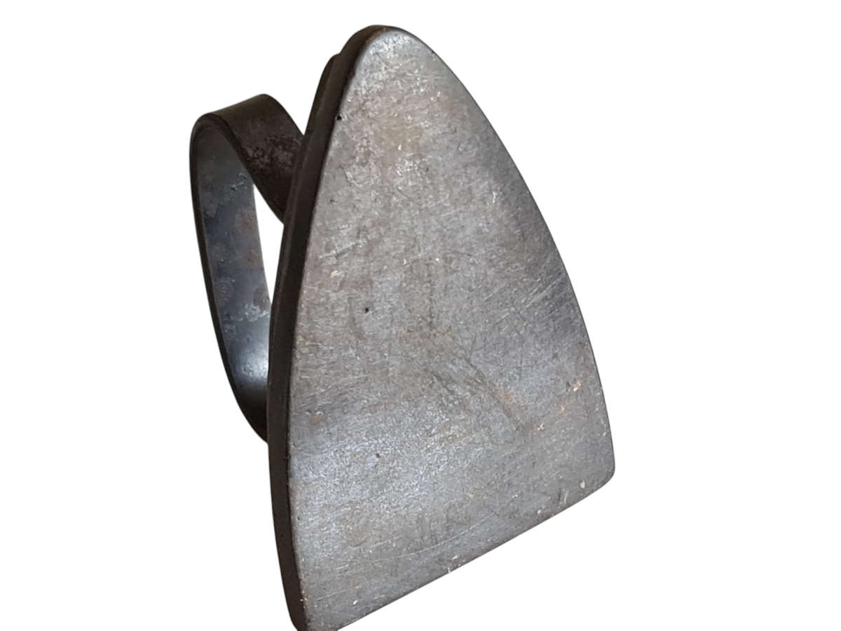 No 6 Sad iron made of cast iron