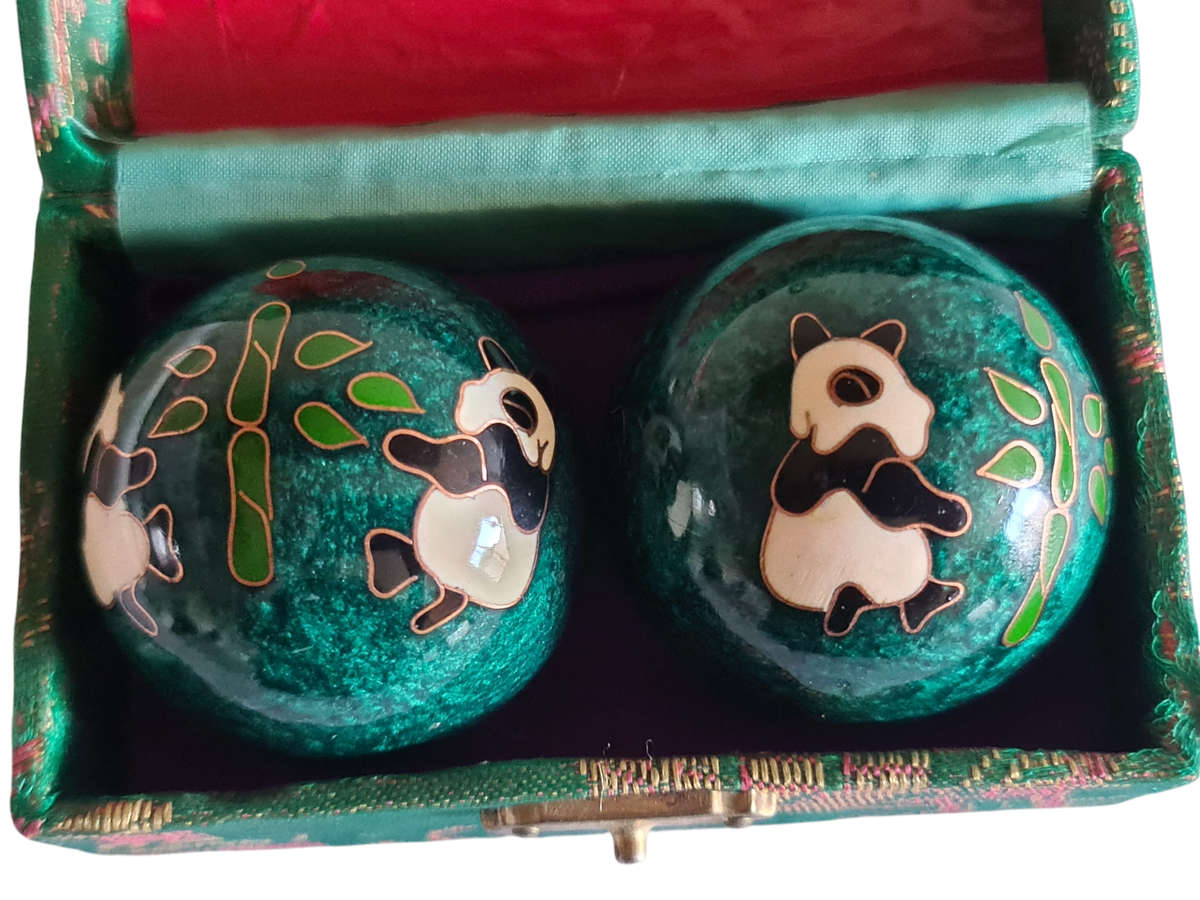2Pcs Chinese Health Exercise Stress Baoding Balls Relaxation Therapy YIN YANG