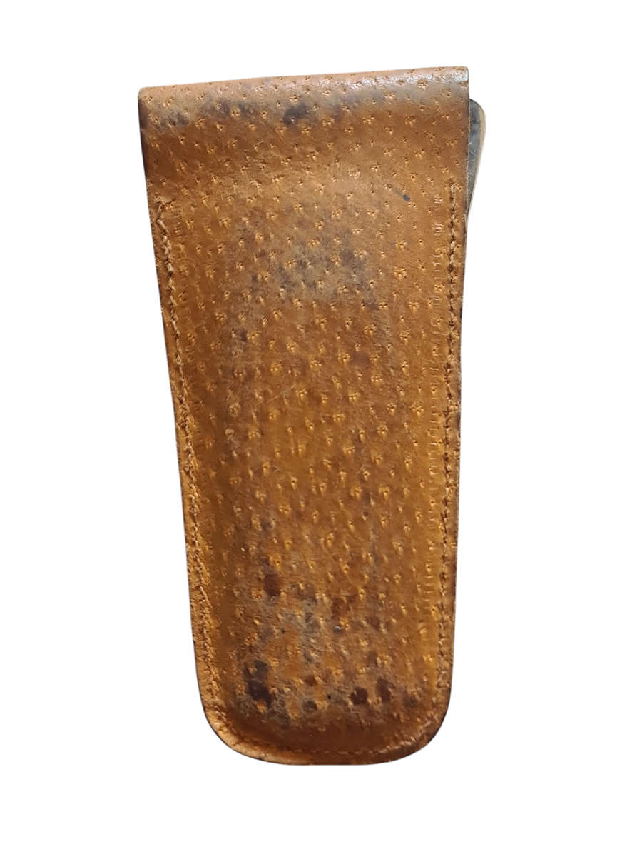 Vintage traveling manicure set in Leather poach. England