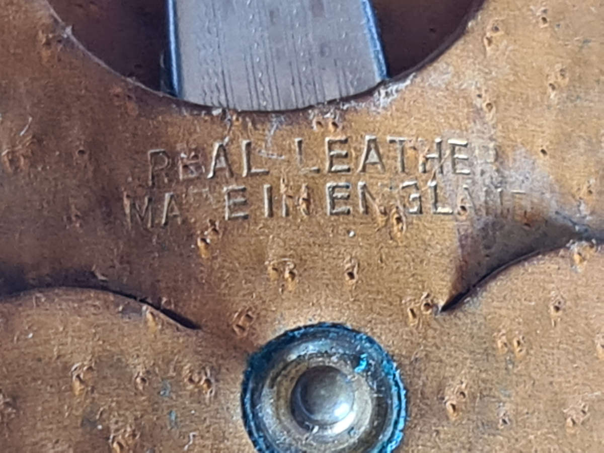 Vintage traveling manicure set in Leather poach. England