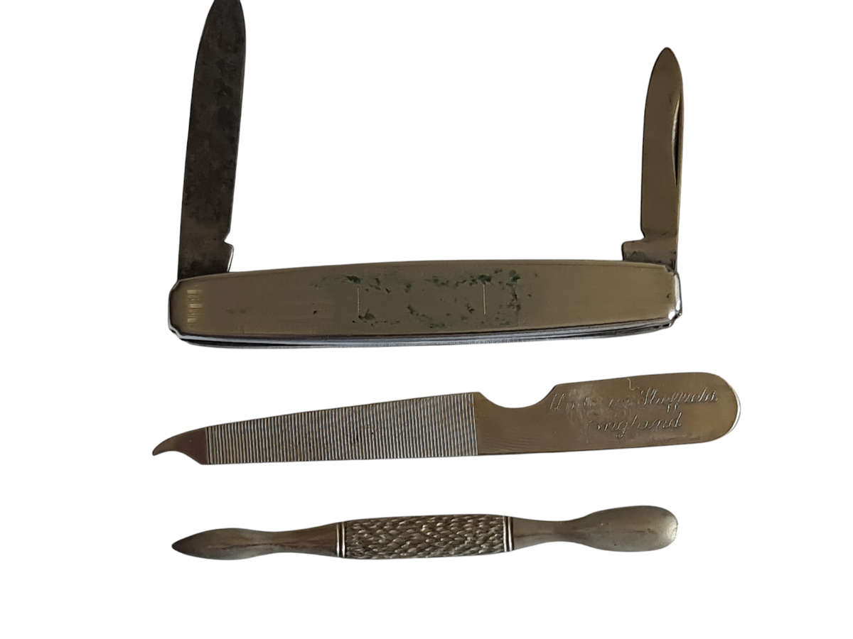 Vintage traveling manicure set in Leather poach. England