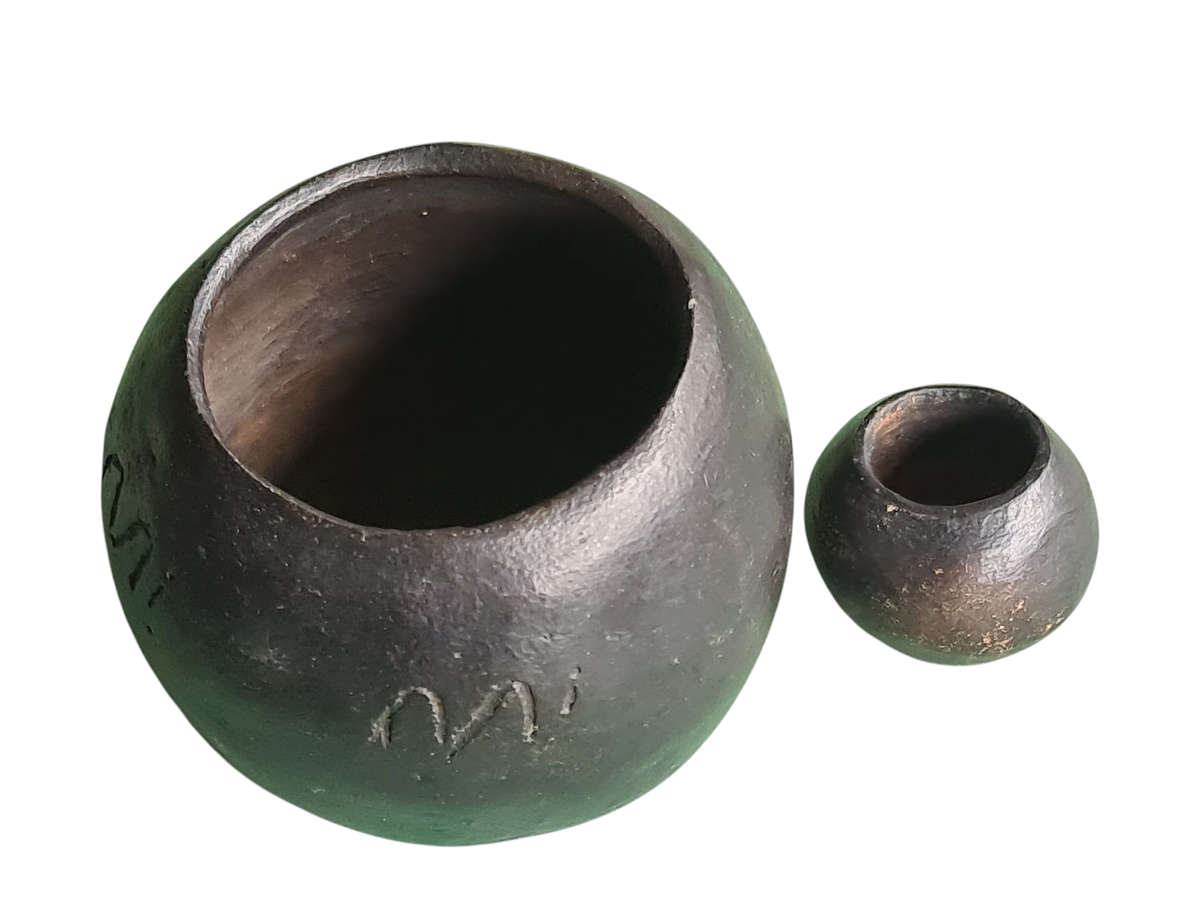 African: Two clay pots