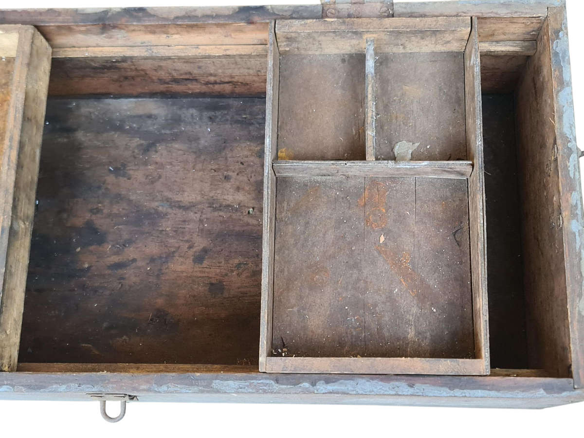 Vintage Tool Kist with 2 drawers inside