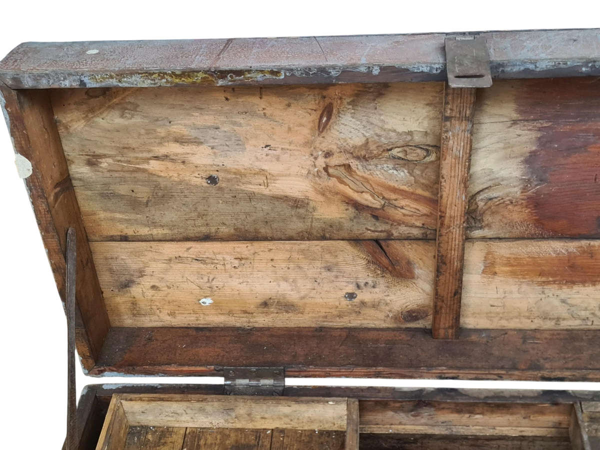 Vintage Tool Kist with 2 drawers inside