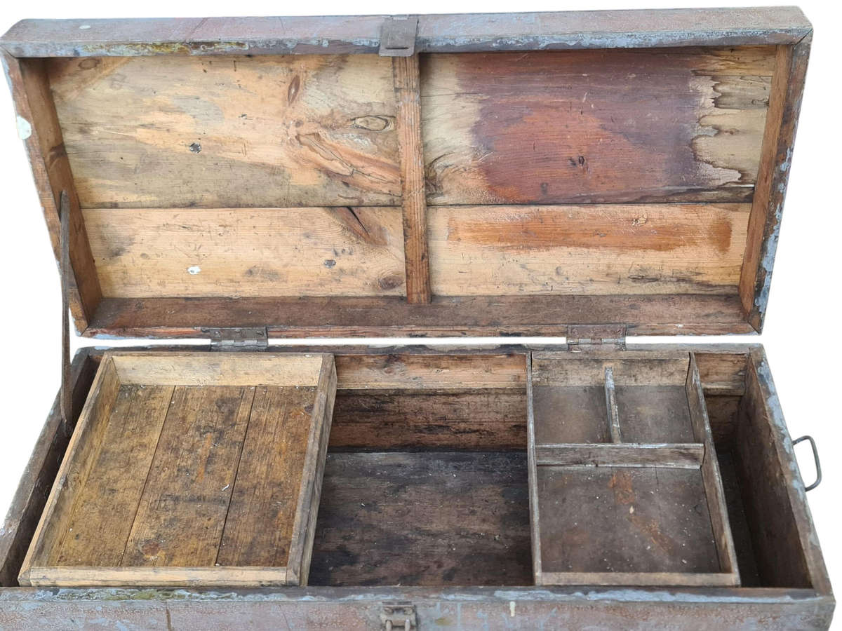 Vintage Tool Kist with 2 drawers inside