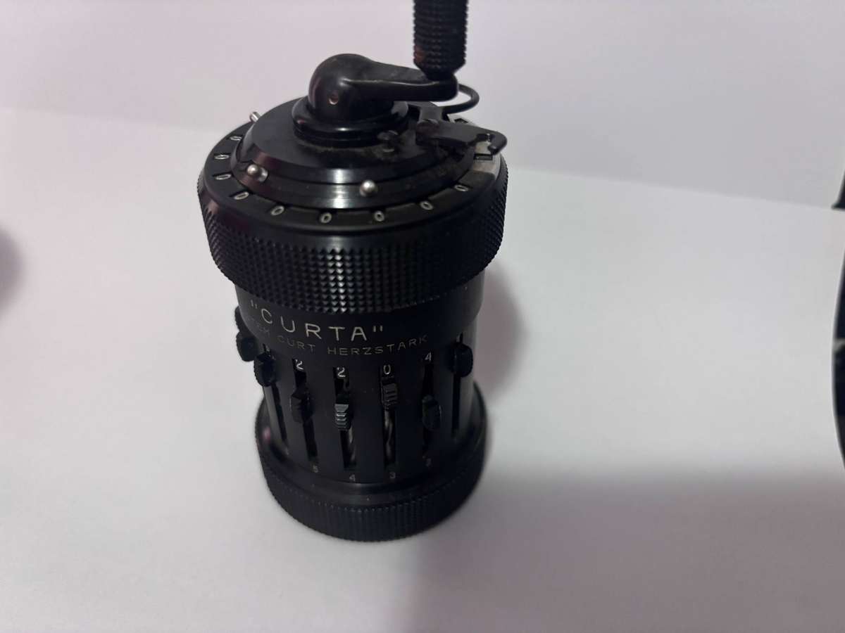 CURTA MECHANICAL CALCULATOR 1930'S. TYPE 1 MADE IN LICHTENSTEIN IN ORIGINAL METAL CASE