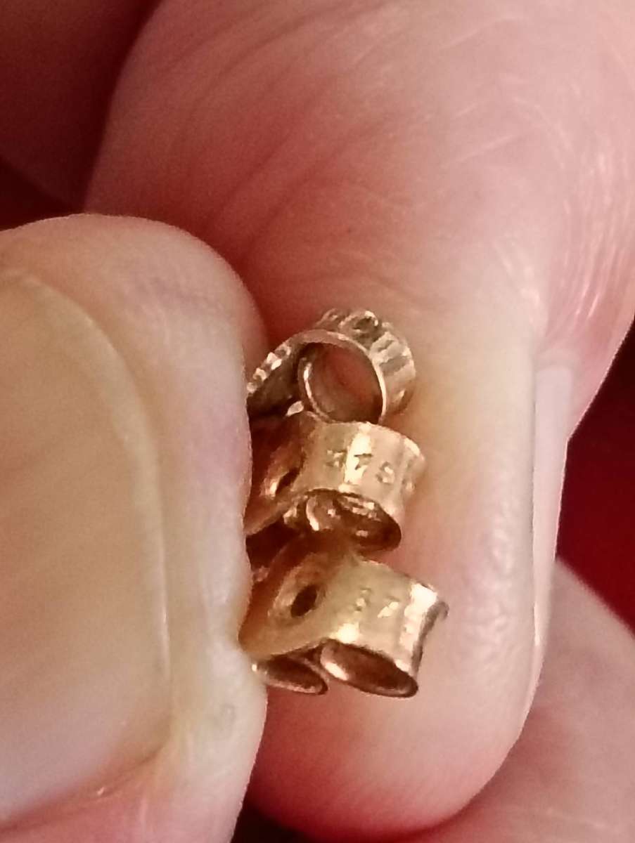 GOLD, 9ct STUD EARRINGS.