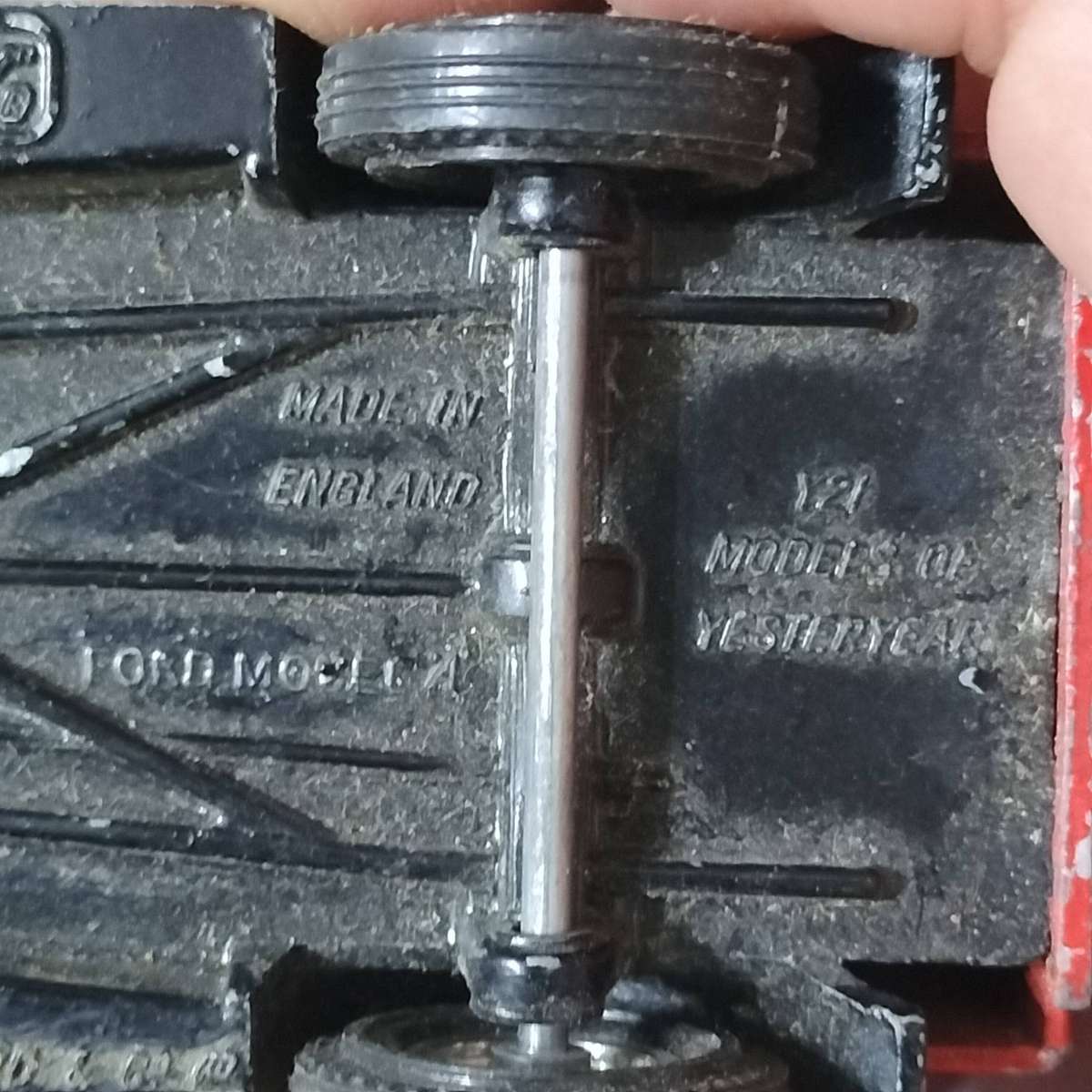 VINTAGE CAST METAL COLLECTABLE TOY CARS.