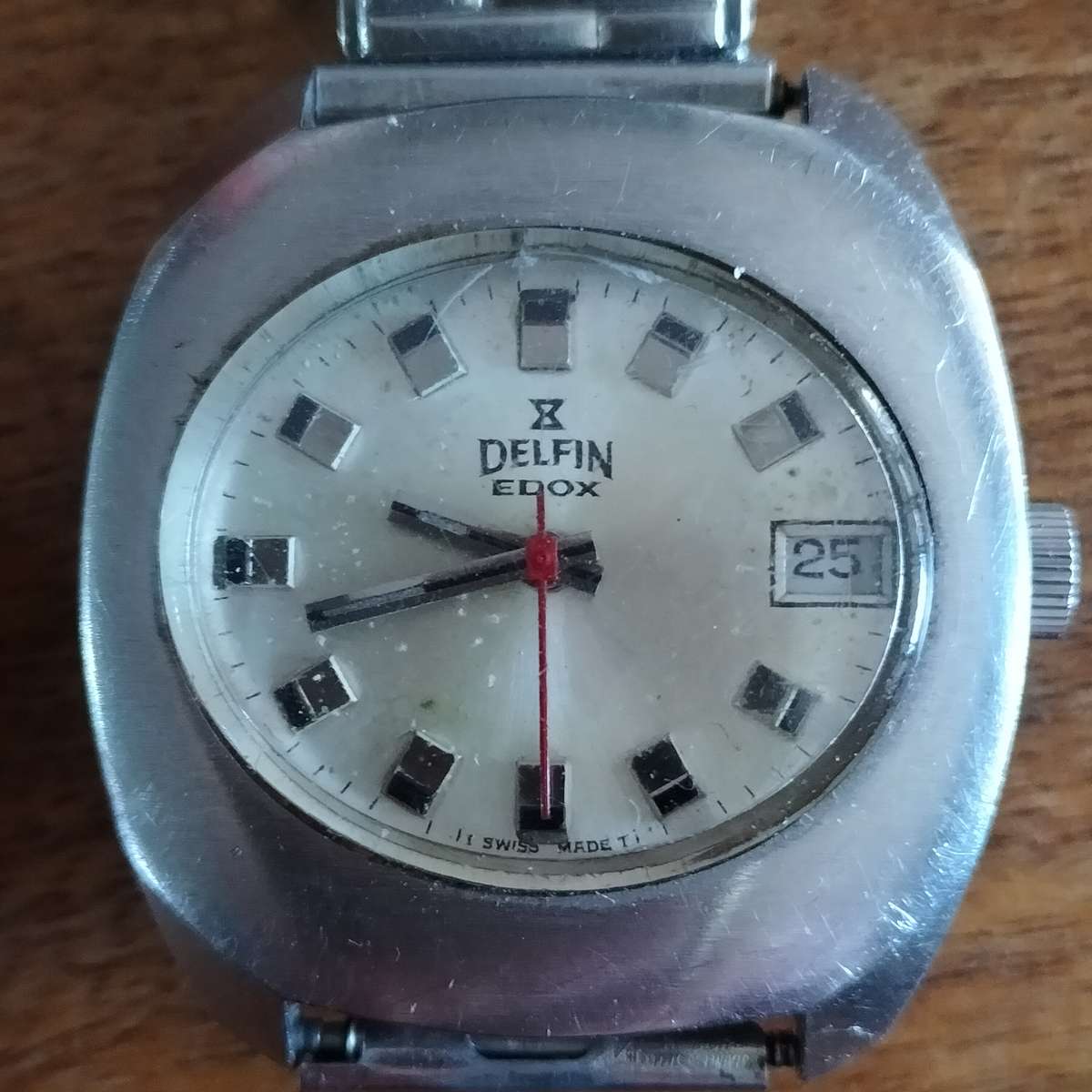 TWO SWISS MEN'S WATCHES. CYMA, DELFIN.