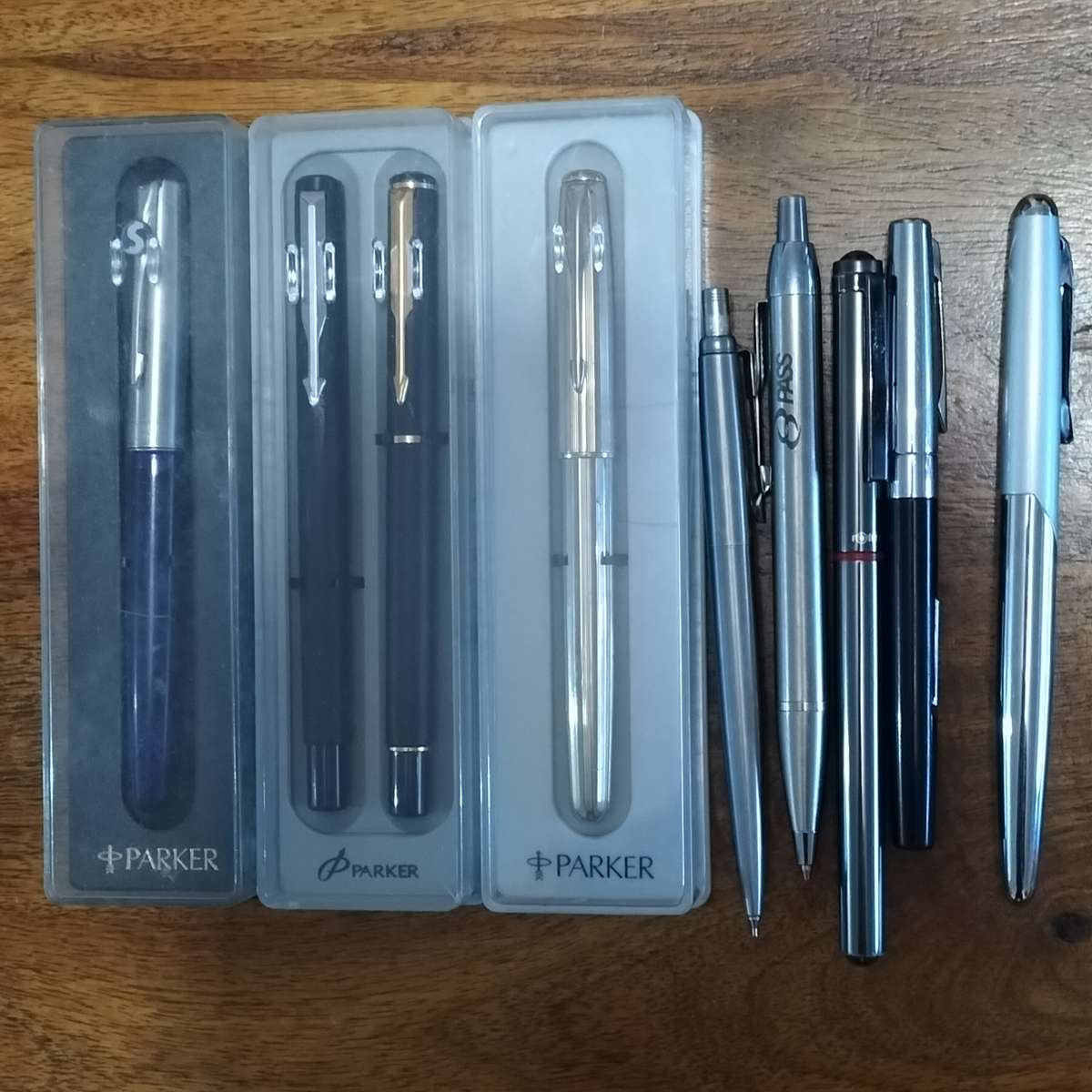 PARKER AND OTHER PENS COLLECTION. SEE DESCRIPTION
