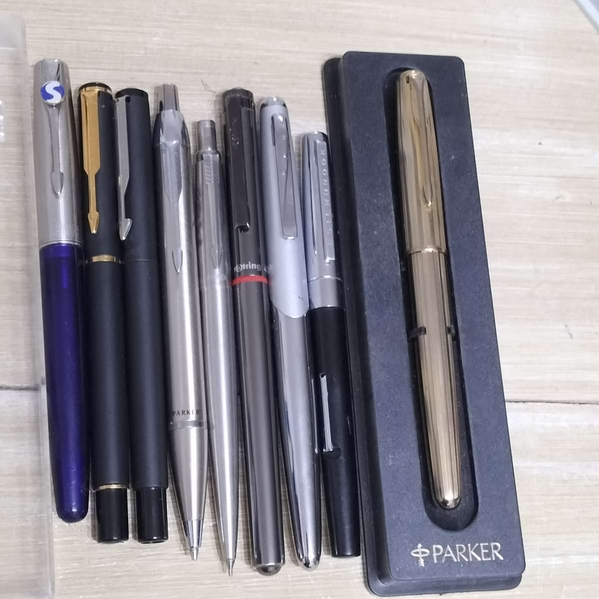 PARKER AND OTHER PENS COLLECTION. SEE DESCRIPTION