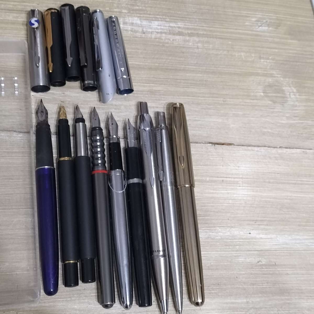 PARKER AND OTHER PENS COLLECTION. SEE DESCRIPTION