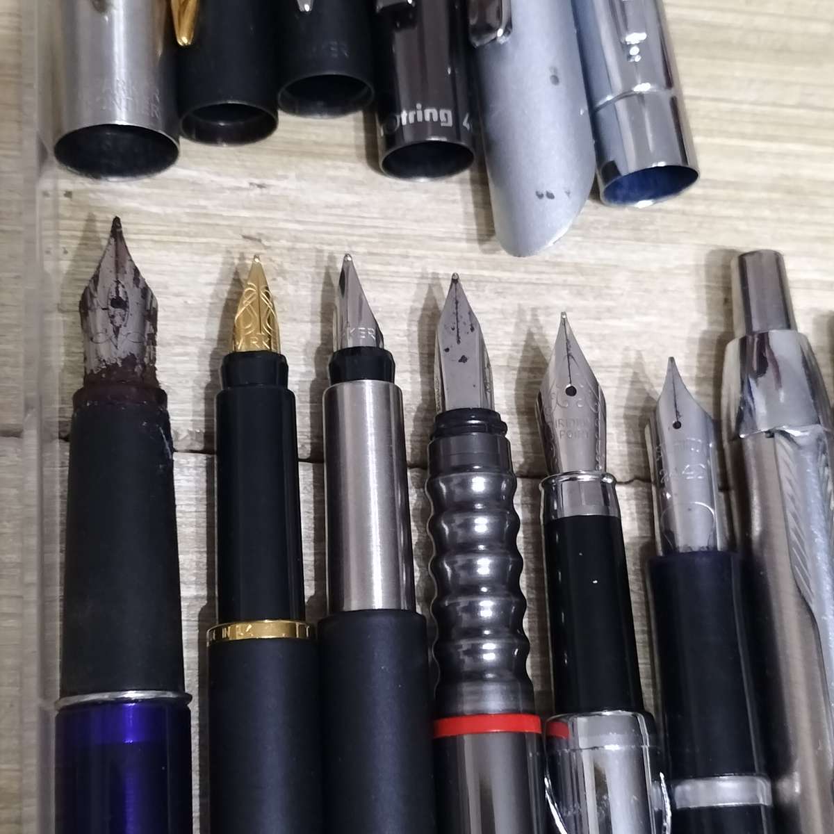 PARKER AND OTHER PENS COLLECTION. SEE DESCRIPTION