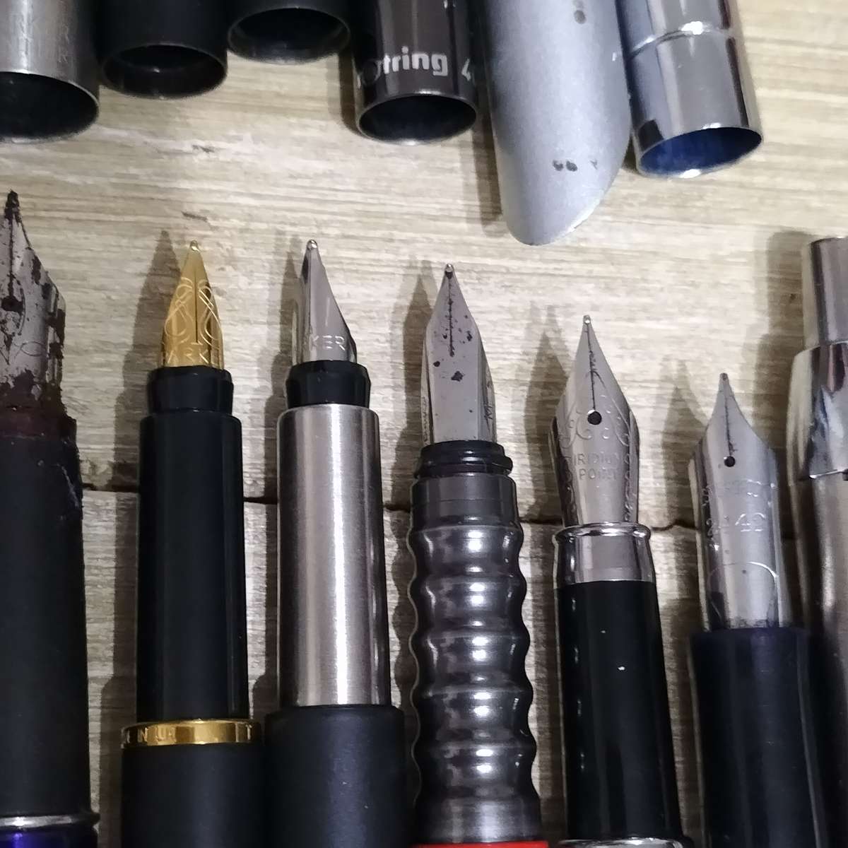 PARKER AND OTHER PENS COLLECTION. SEE DESCRIPTION