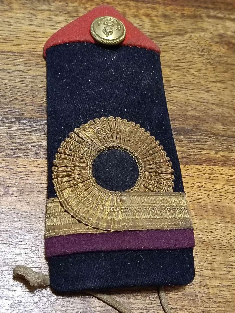 MILITARY BAGDES COLLECTION.