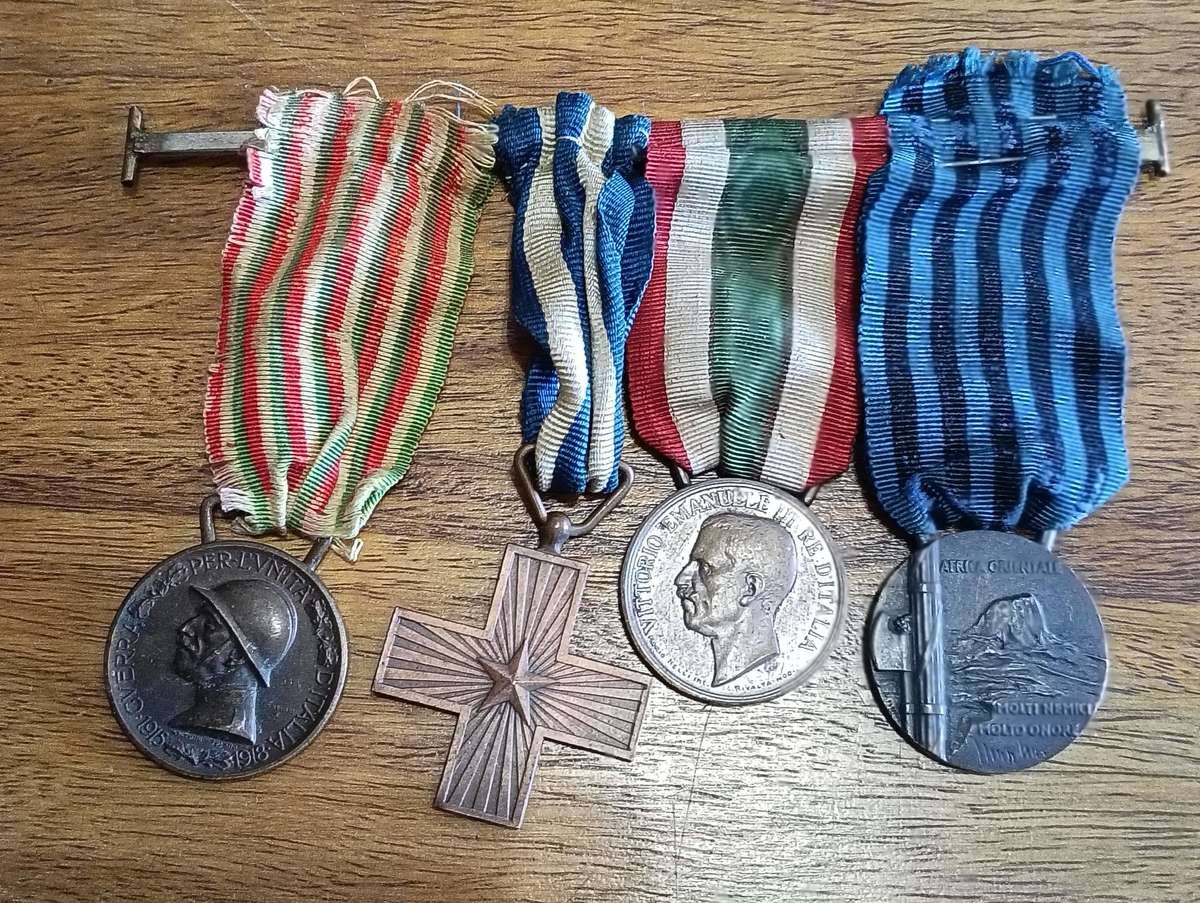 RARE COLLECTION ITALIAN WW1 AND WW2 MEDALS.
