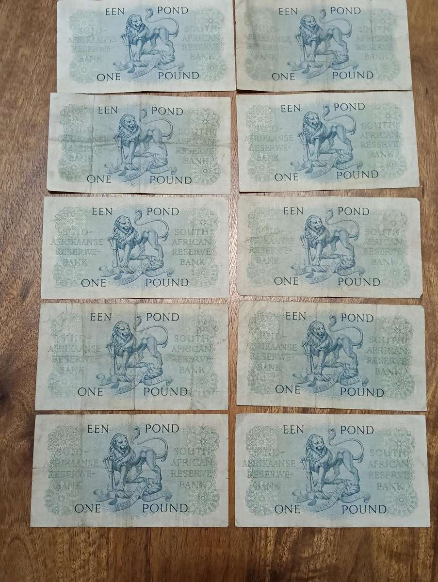 COLLECTION OF TEN x ONE POUND BANK NOTES.