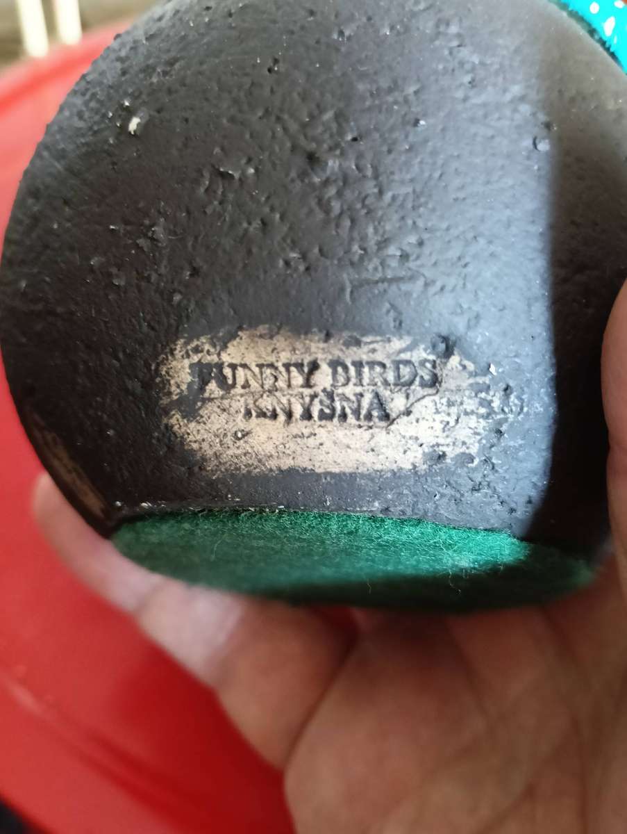 FUNNY BIRD KNYSNA CLAY ORNAMENT.