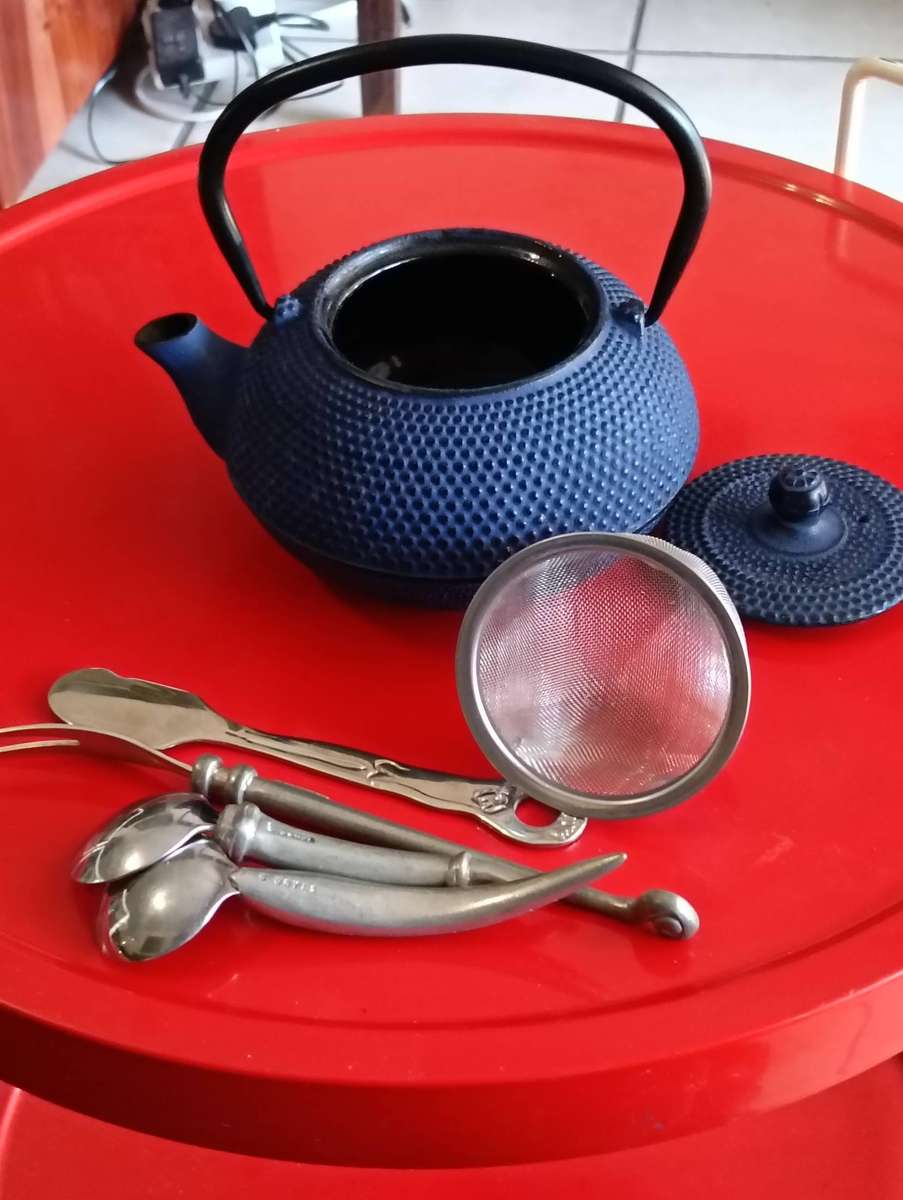 CAST IRON TEA POT. AND C BOYES ITEMS.