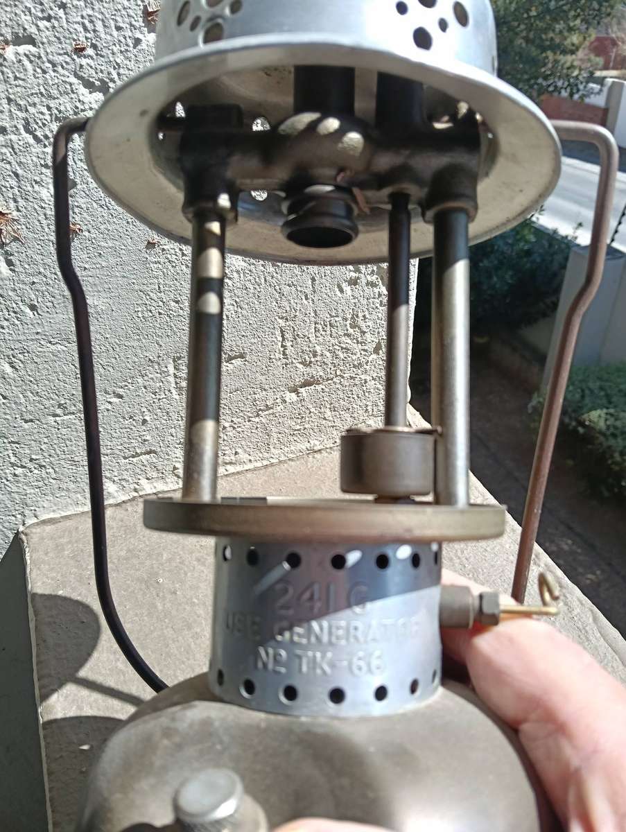 COLEMAN PARAFFIN LAMP. RARE 241 "G" MODEL..
