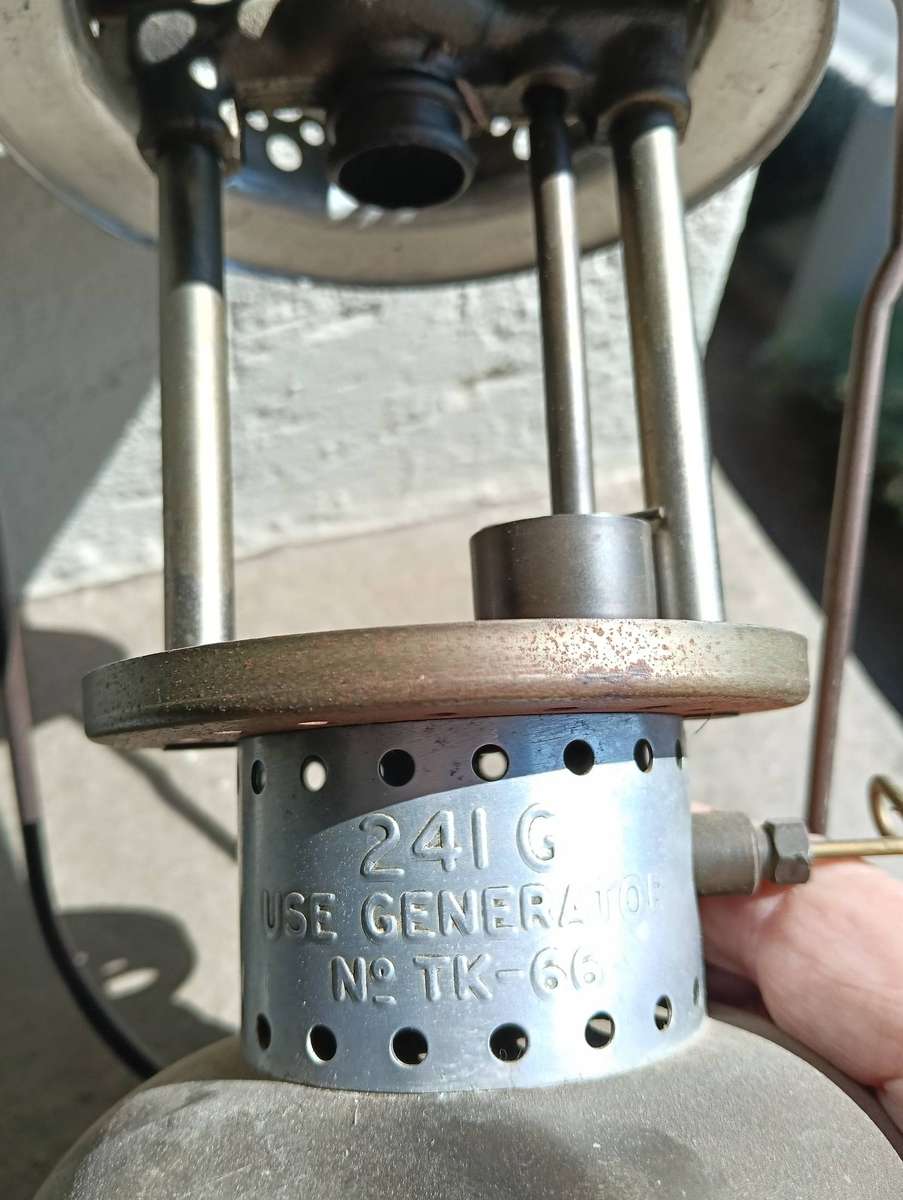 COLEMAN PARAFFIN LAMP. RARE 241 "G" MODEL..