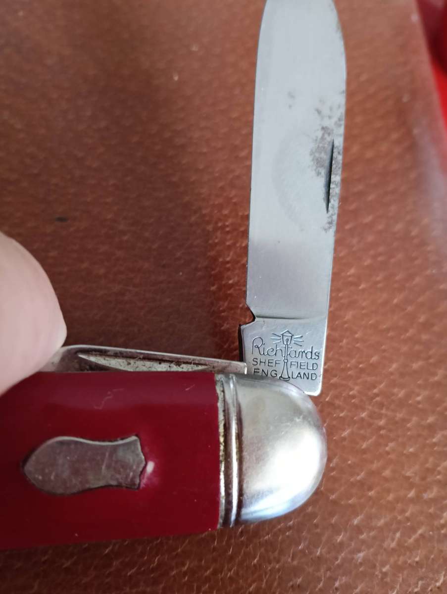 THREE VINTAGE POCKET KNIVES.