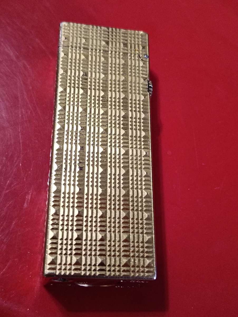 VINTAGE DUNHILL LIGHTER.