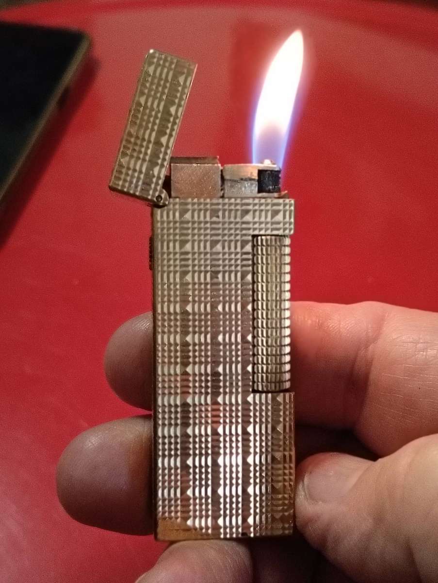 VINTAGE DUNHILL LIGHTER.