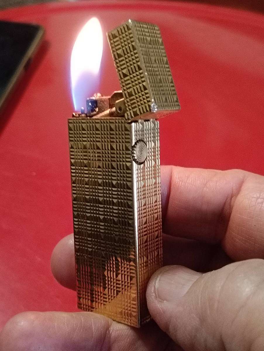 VINTAGE DUNHILL LIGHTER.