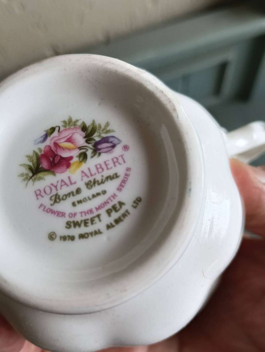 ROYAL ALBERT AND ROYAL PARAGON ITEMS