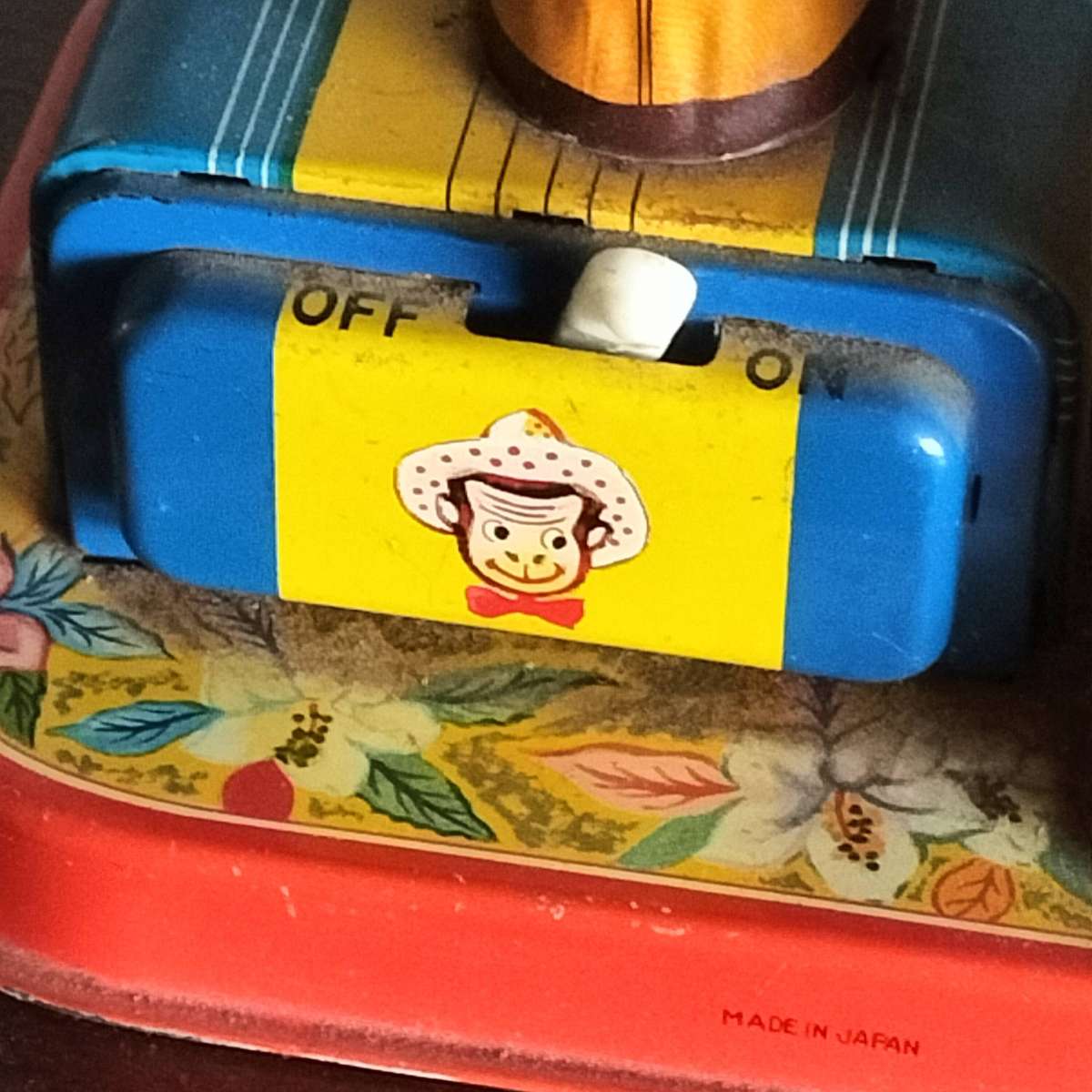 TIN TOY MONKEY. MADE IN JAPAN.