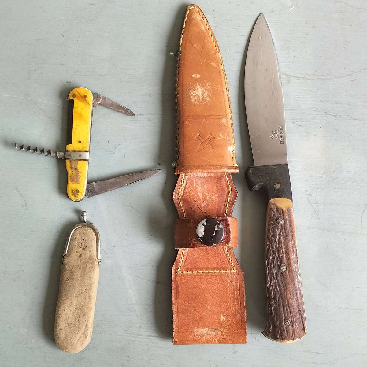 TWO VINTAGE KNIVES.