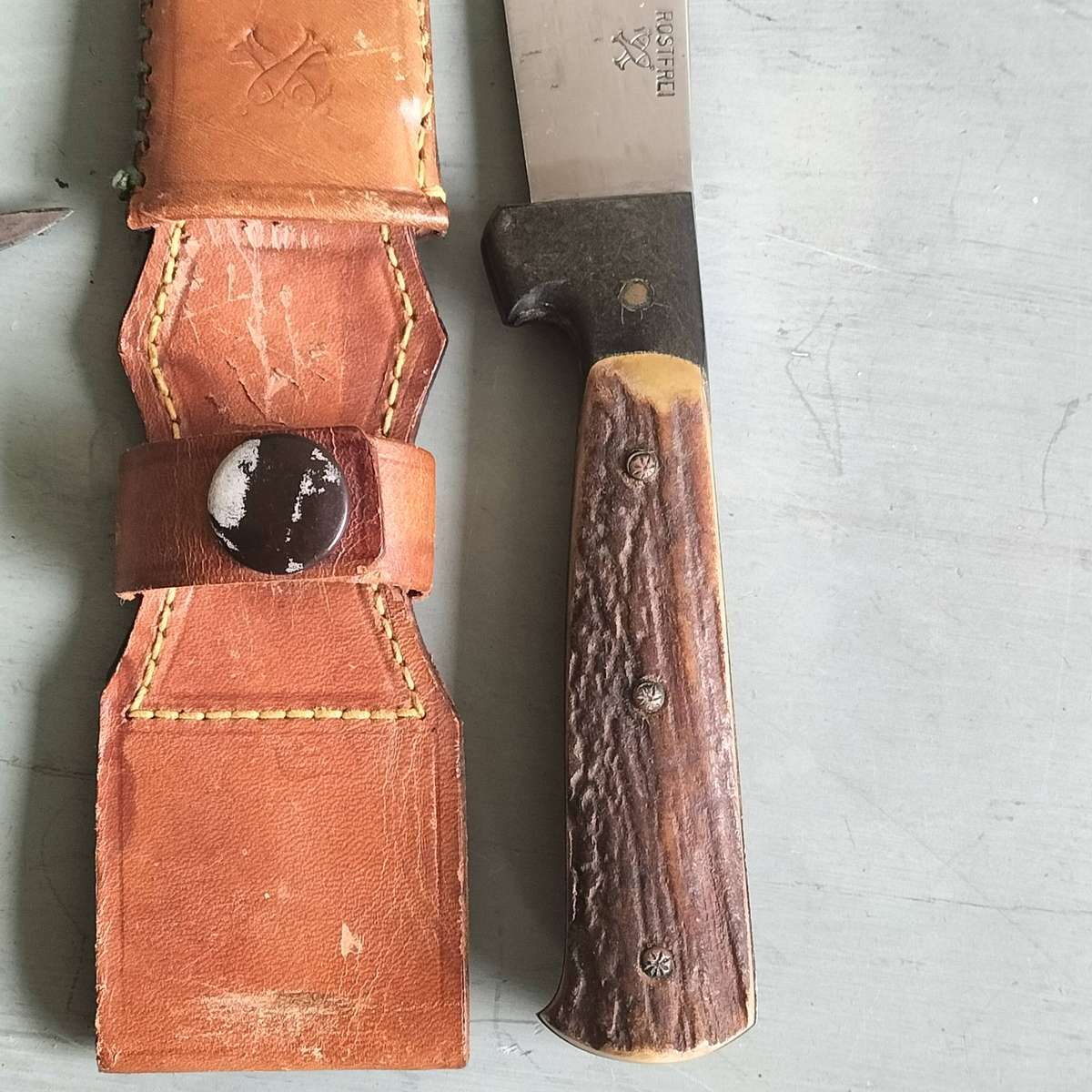 TWO VINTAGE KNIVES.