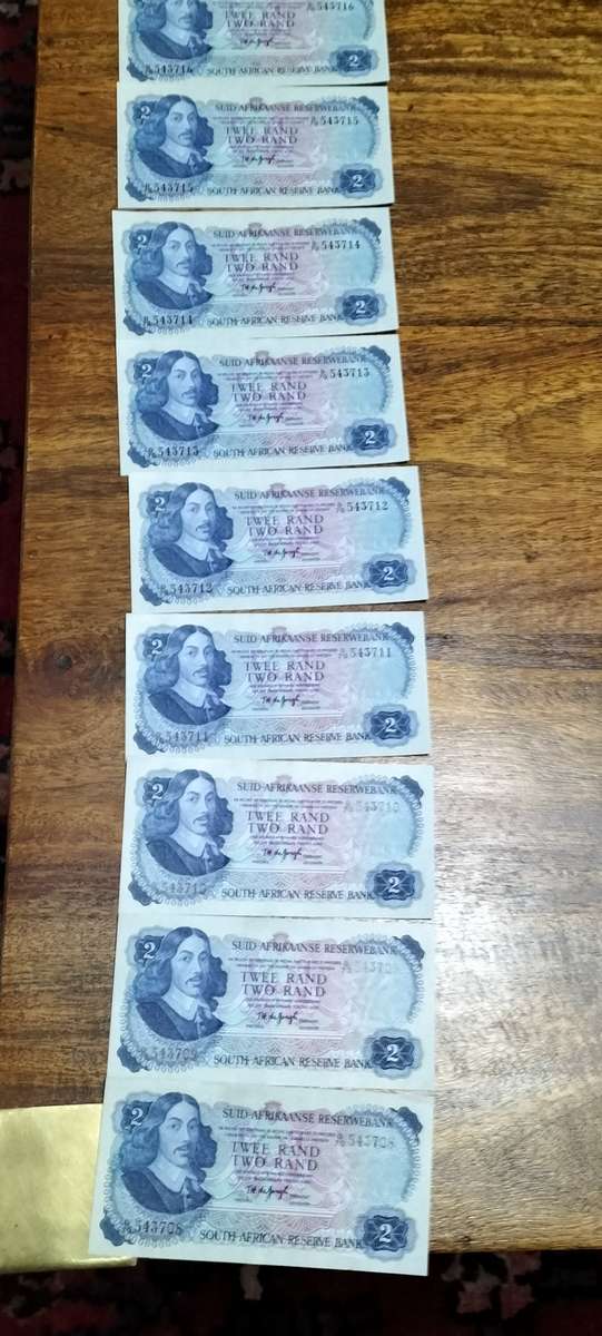 CONSECUTIVE NUMBERS MINT CONDITION TWO RAND NOTES.