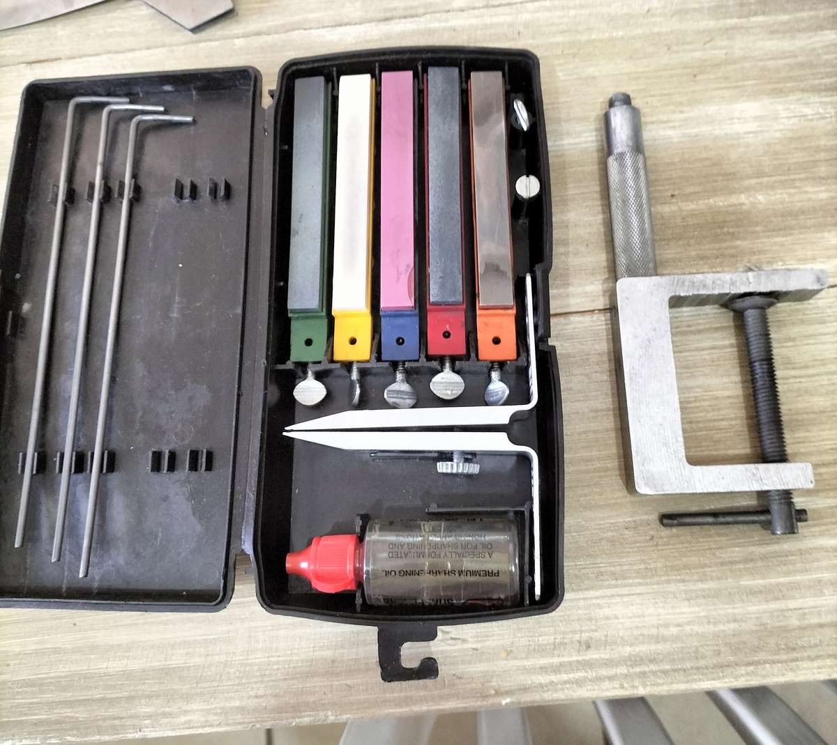 LANSKY KNIFE SHARPENER SET.