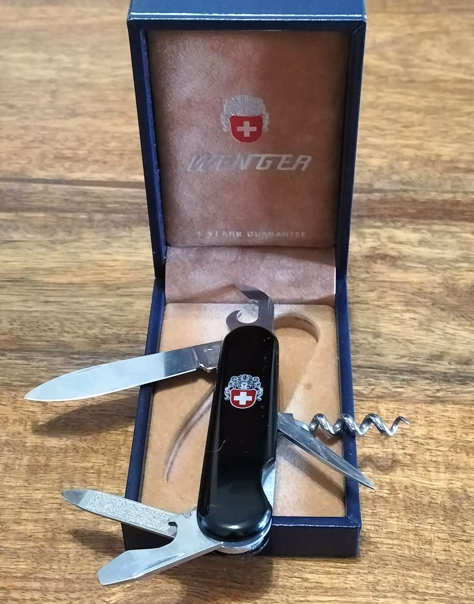 WENGER POCKET KNIFE.