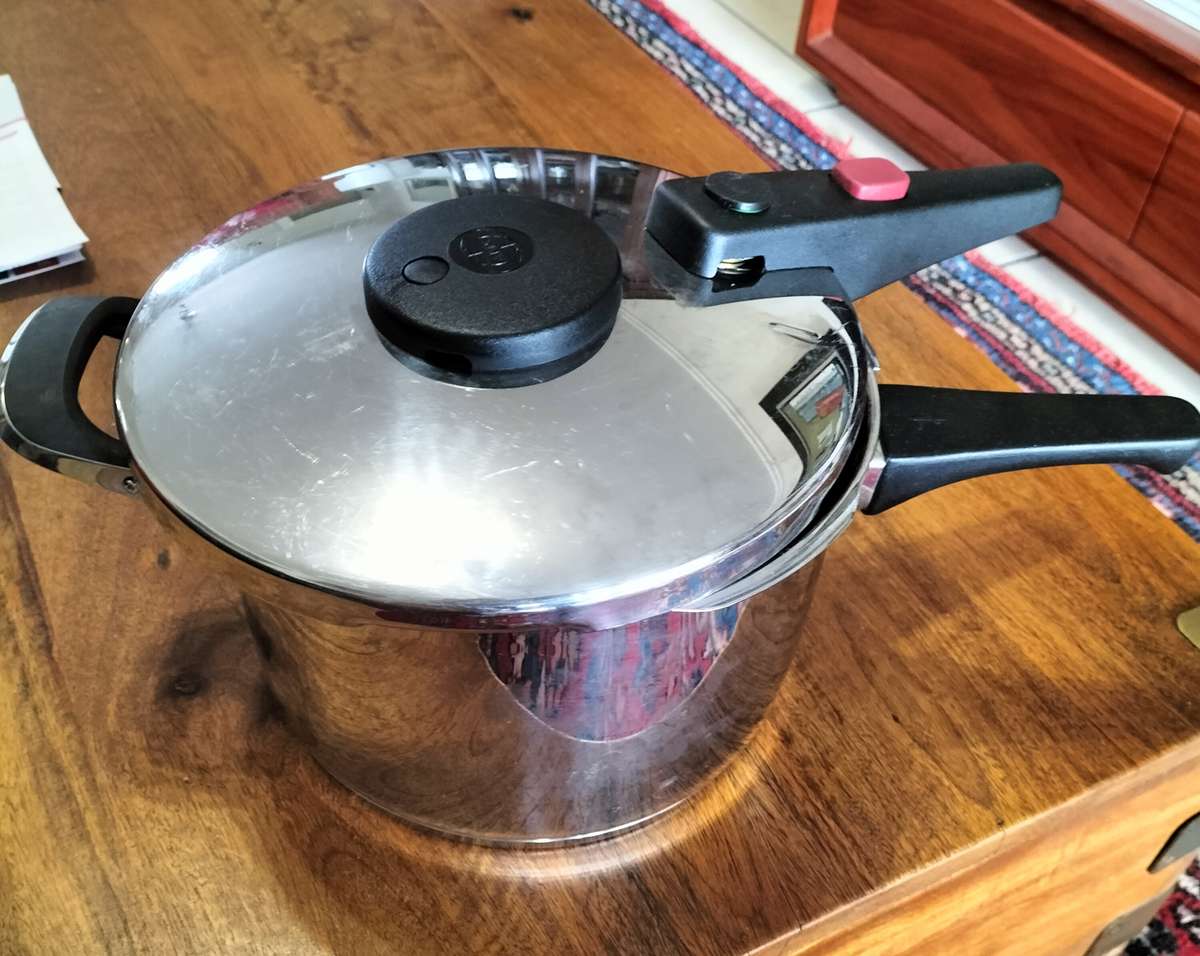 AMC PRESSURE COOKER. 6L. STOVETOP.