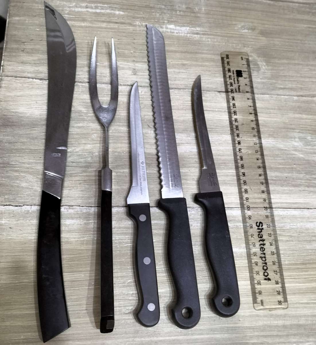 WILKINSON SWORD AND EETRITE CUTLERY SET.