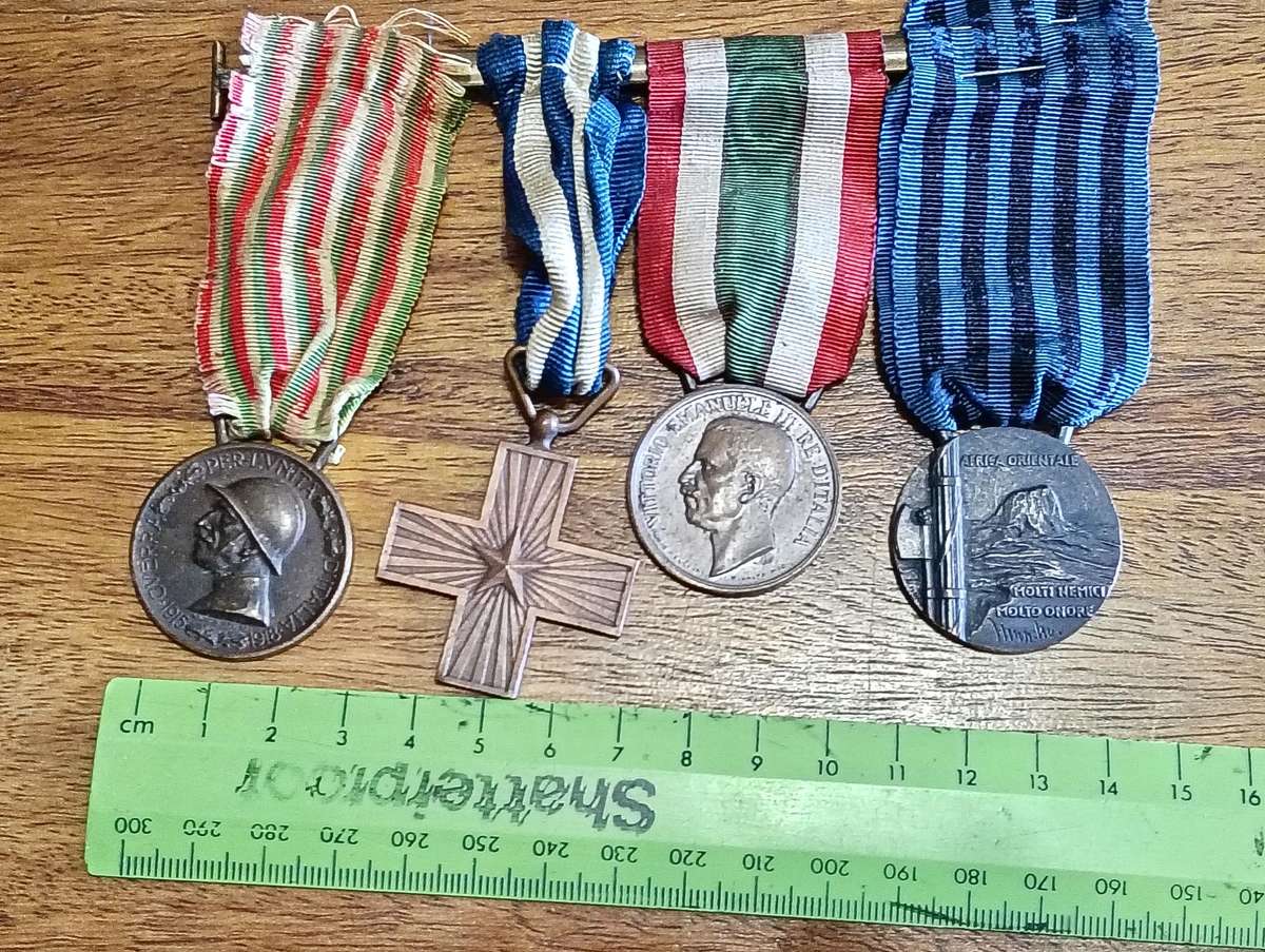RARE COLLECTION ITALIAN WW1 AND WW2 MEDALS.