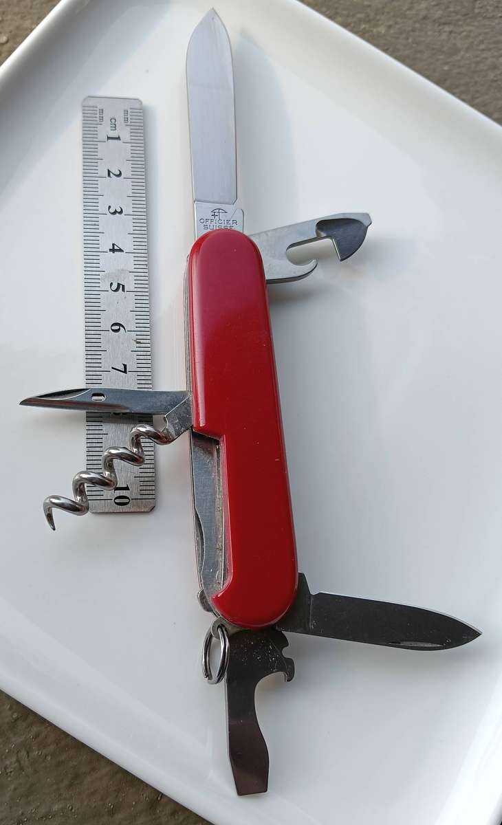 SWISS OFFICIER VICTORINOX POCKET KNIVE.