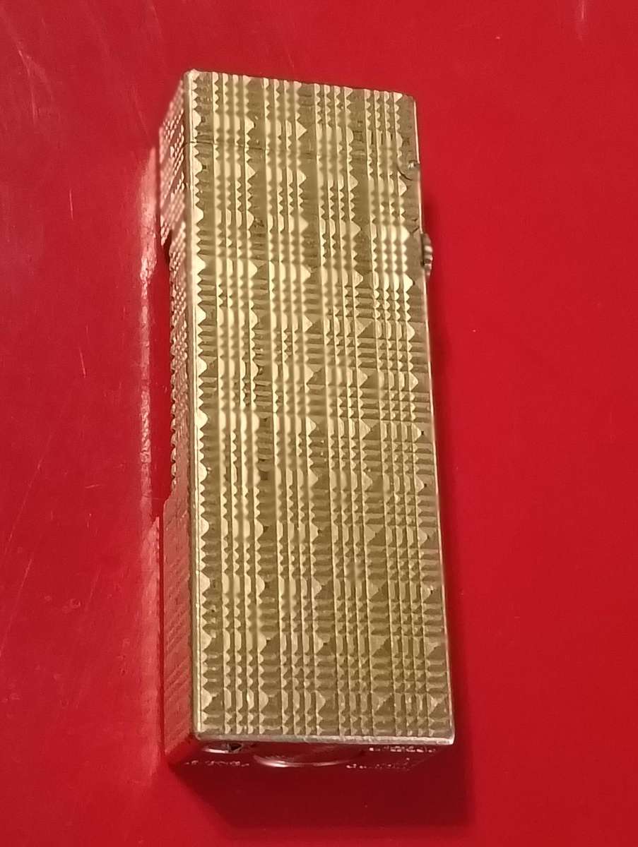 VINTAGE DUNHILL LIGHTER.