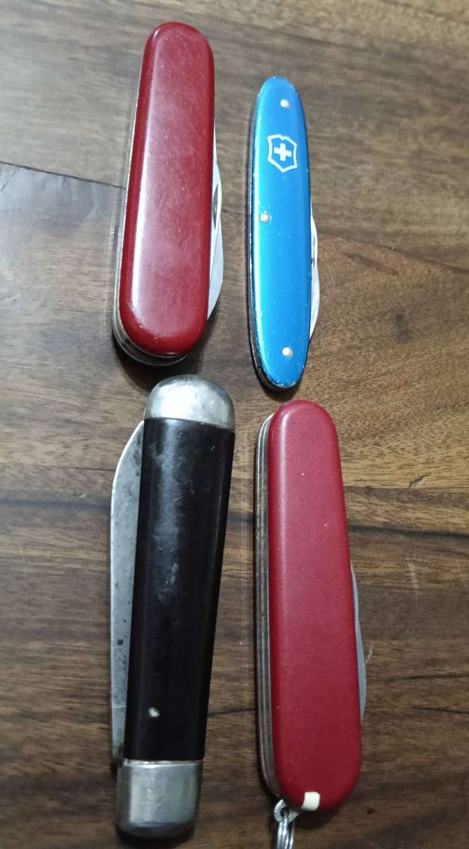 FOUR POCKET KNIVES. SWITZERLAND AND ENGLAND.