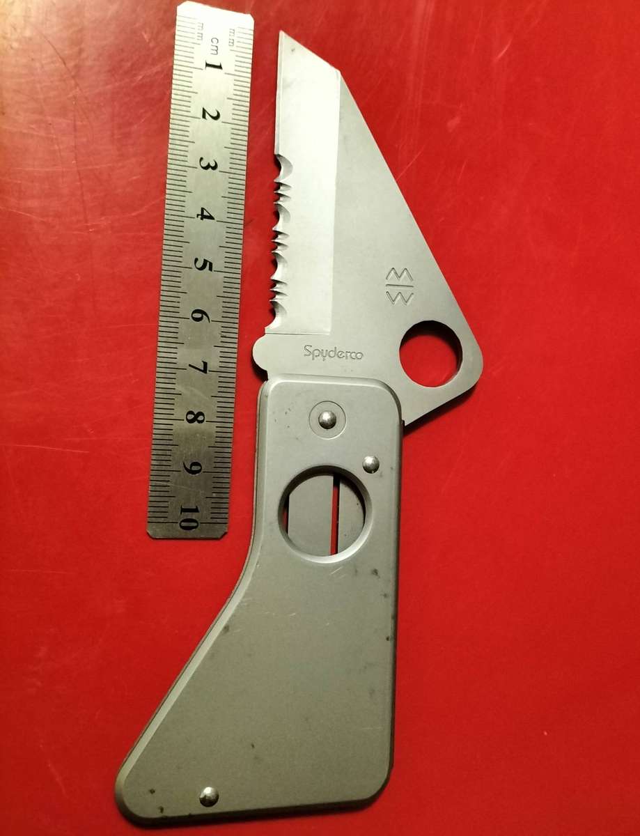 RARE SPYDERCO CARD KNIFE.