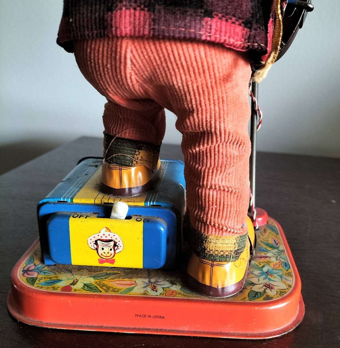 TIN TOY MONKEY. MADE IN JAPAN.