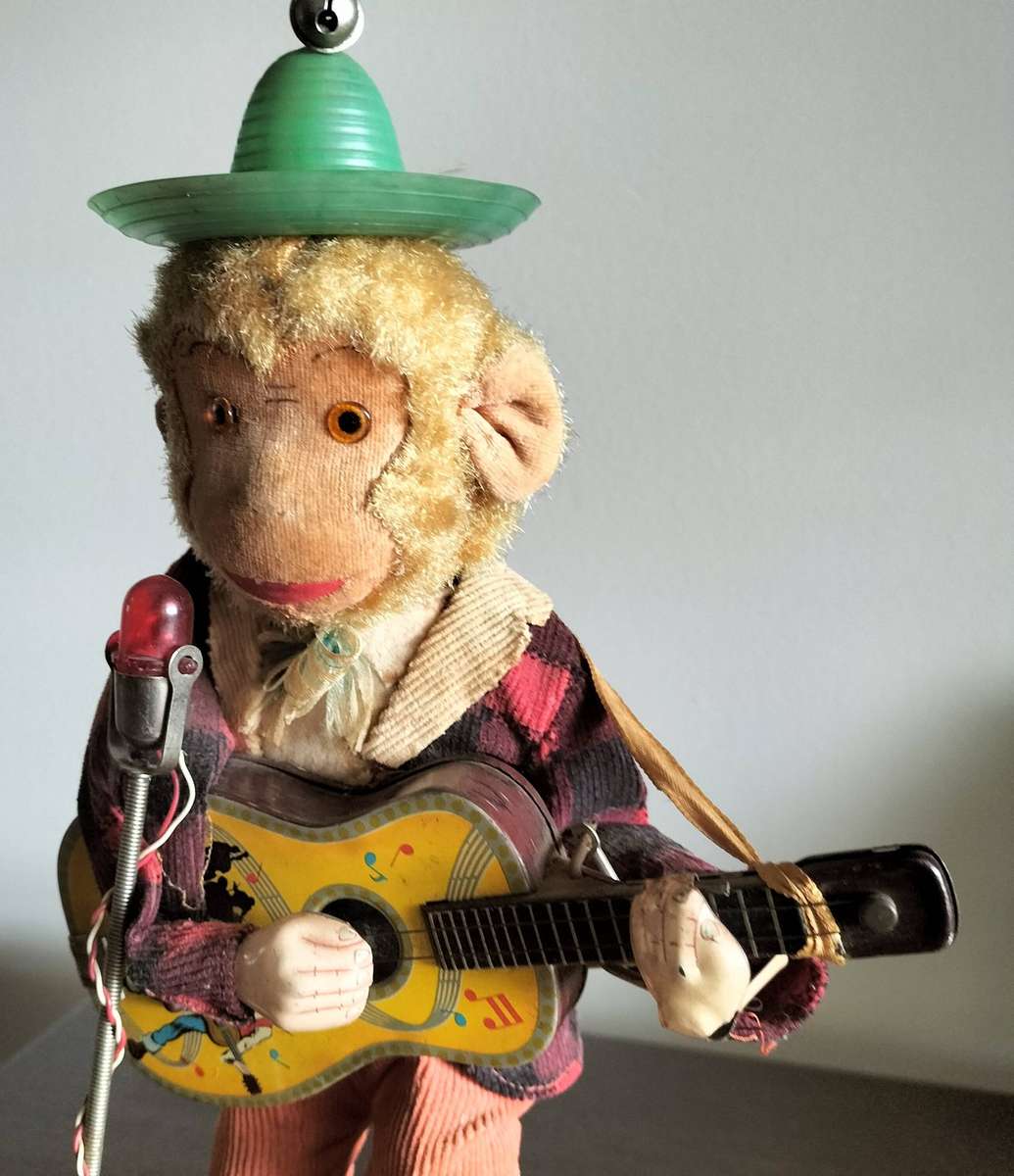 TIN TOY MONKEY. MADE IN JAPAN.