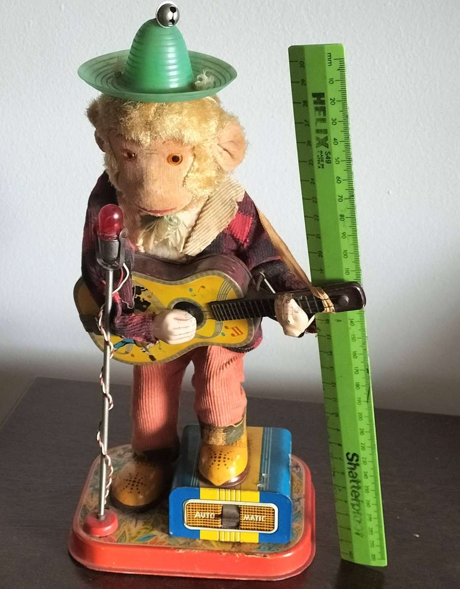 TIN TOY MONKEY. MADE IN JAPAN.