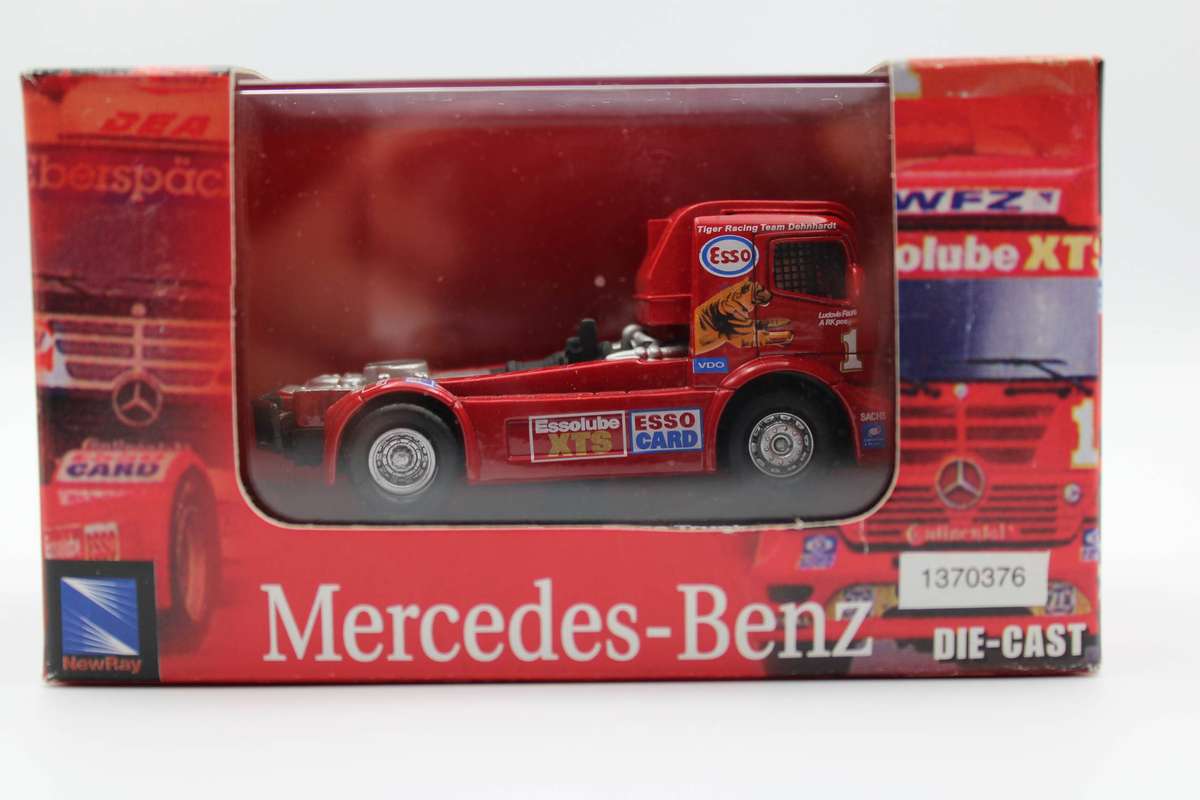 NEW RAY - 4x RACING TRUCKS 1:76