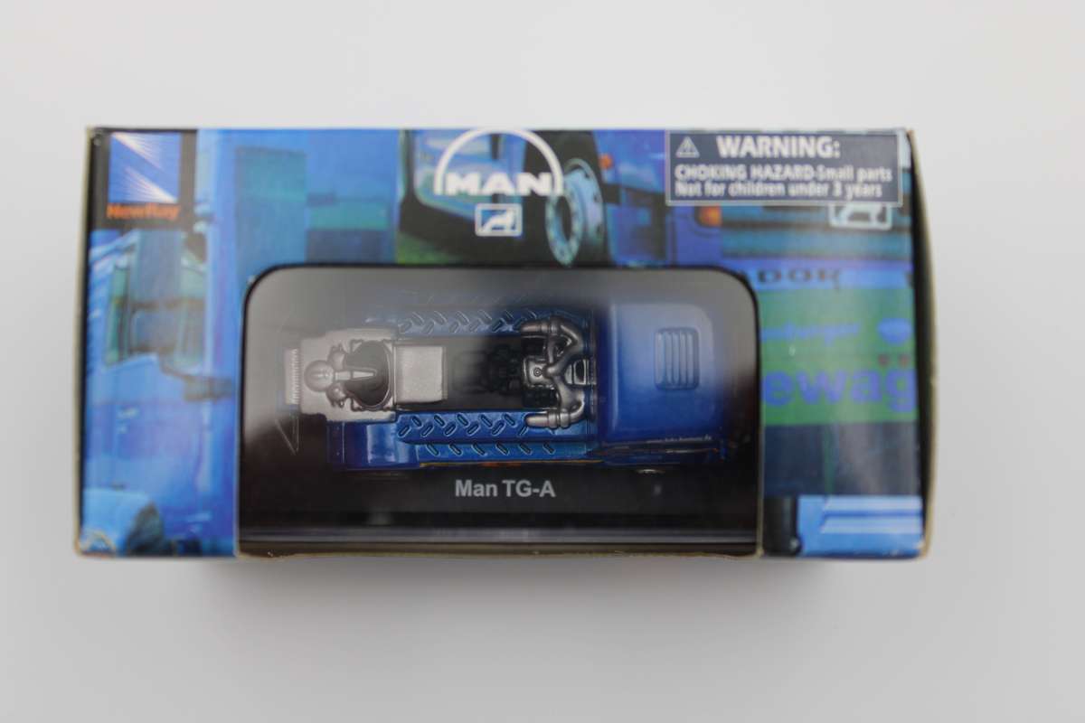 NEW RAY - 4x RACING TRUCKS 1:76