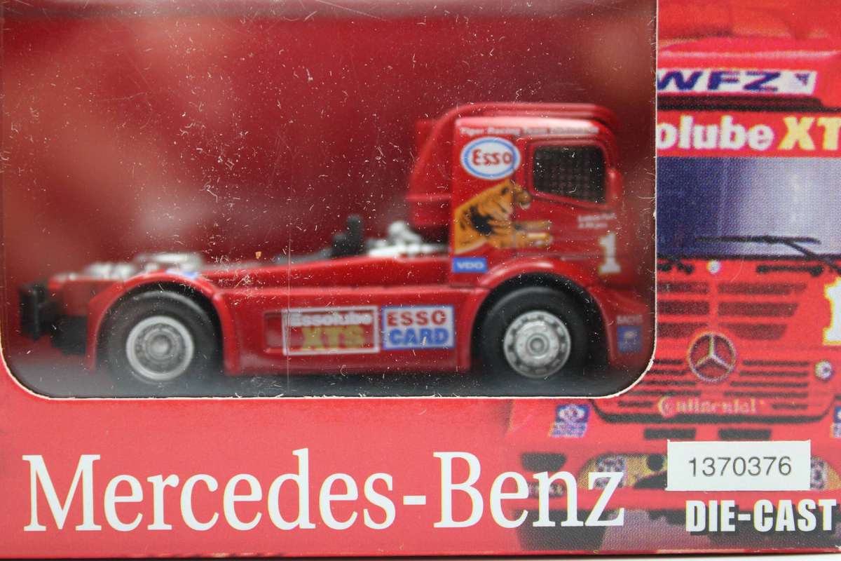 NEW RAY - 4x RACING TRUCKS 1:76