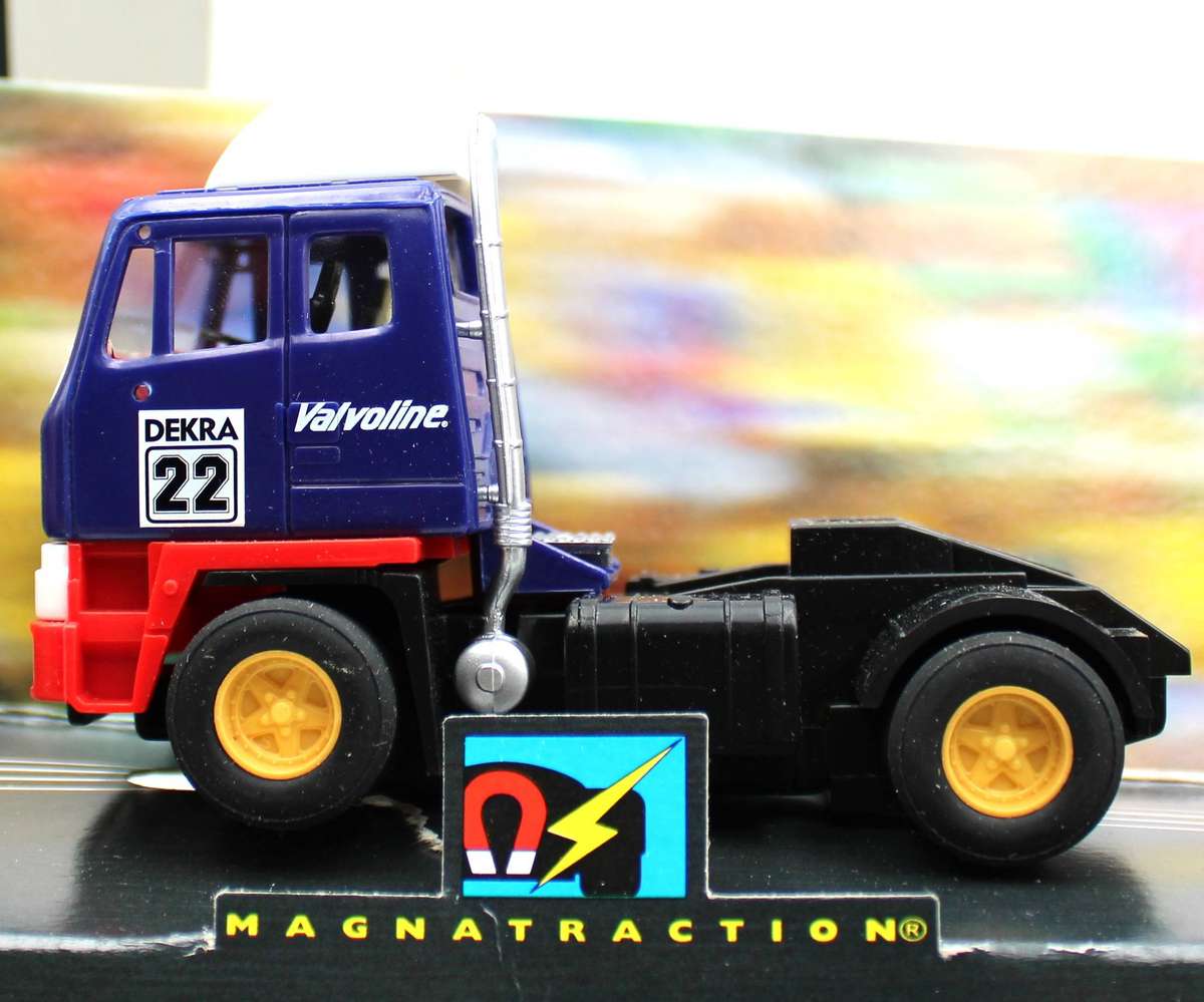 SCALEXTRIC - 3x RACING TRUCKS - C488, C2070, C2071 - 2 BOXED UNUSED & 1 INCOMPLETE